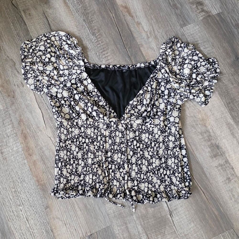 Willow Women's 3XL Black and White Floral Crop Top